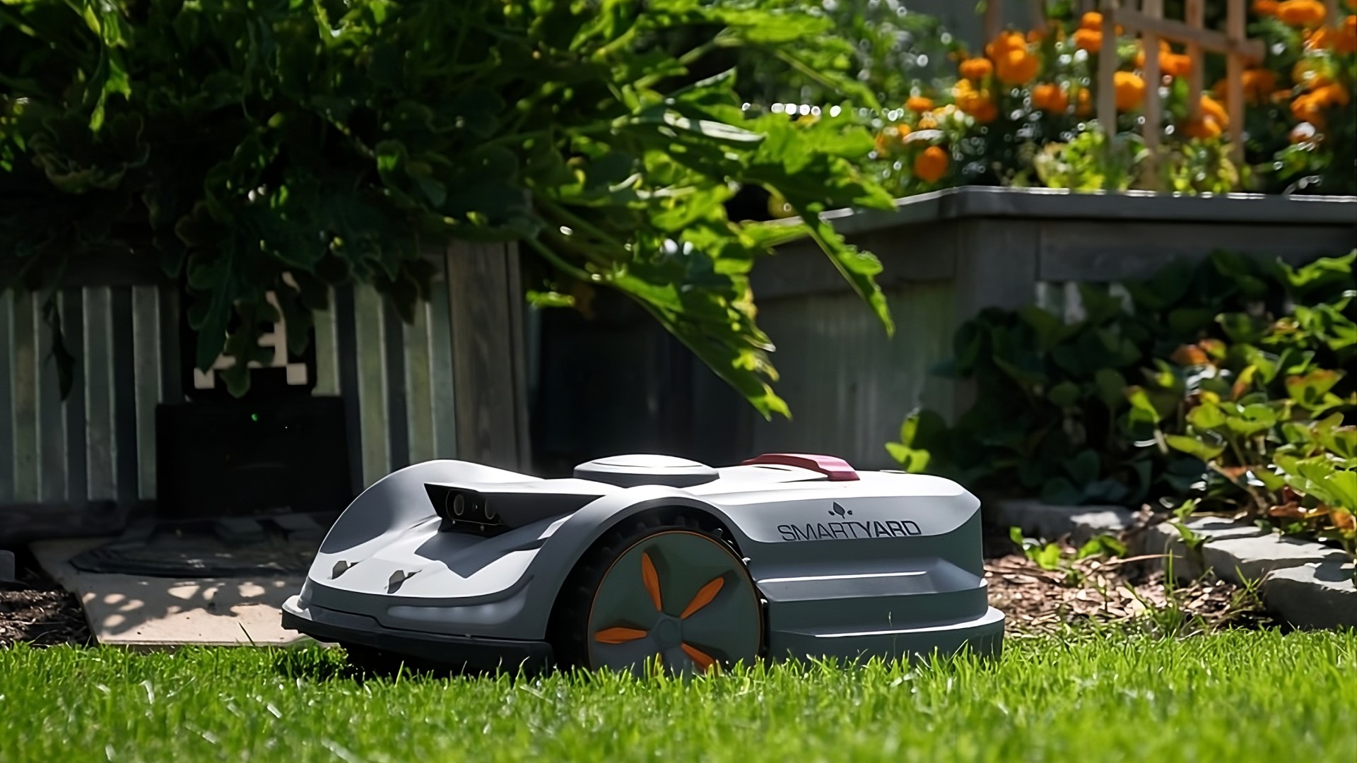 A beautifully manicured lawn by SmartYard
